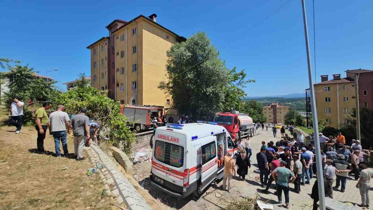 Velioğlu Mahallesi’nde Korkutan PatlamaZonguldak’ın Çaycuma ilçesi Velioğlu Mahallesi Afet Evleri