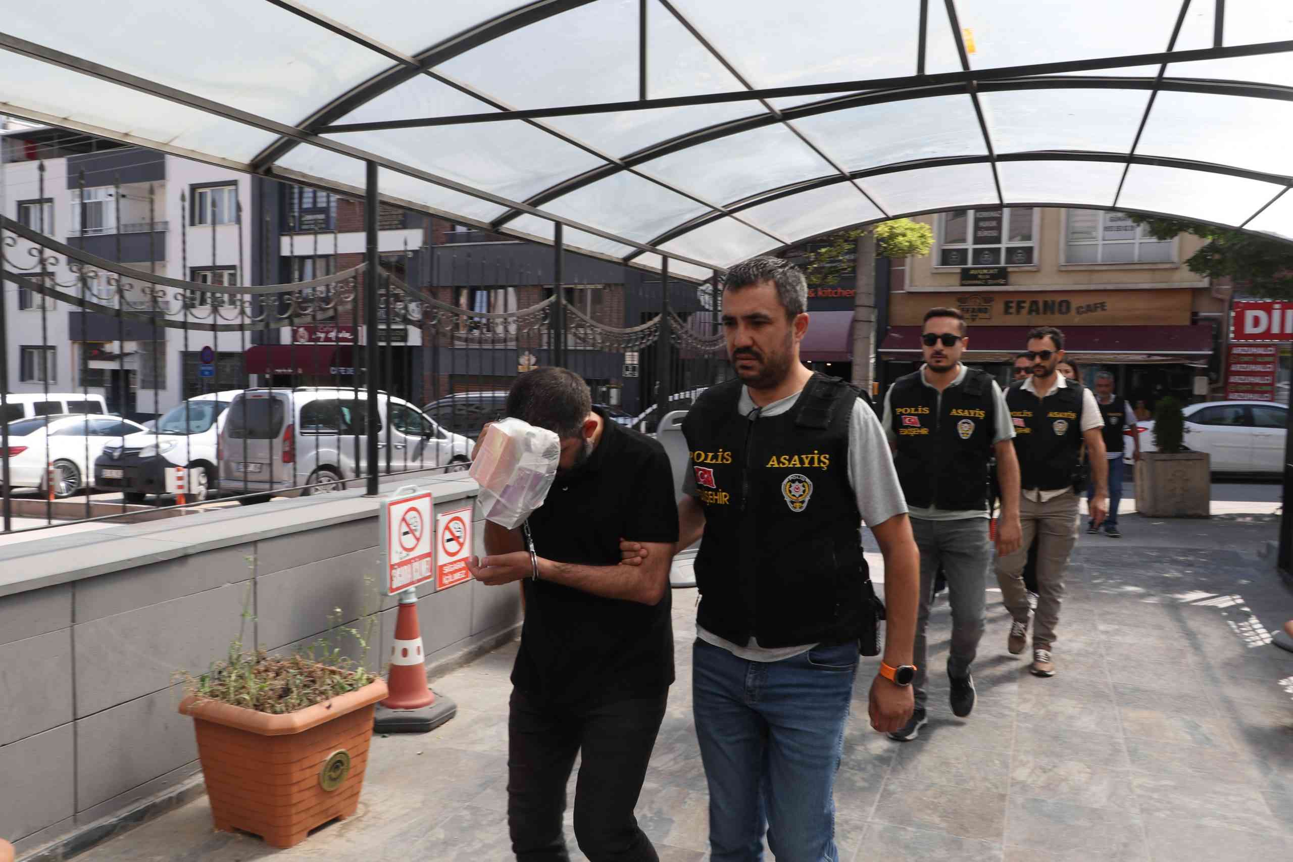 Eskişehir’de sahte kimlik ve banka hesaplarıyla arsa tapusu satan 7