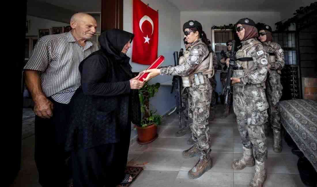 9 yıl sonra unutulmadı: Silah arkadaşları ailesinin kapısını çaldıFETÖ’nün 15