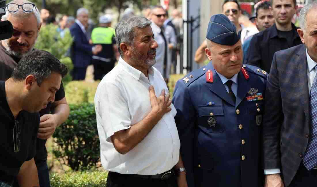 Adana’da, FETÖ’nün darbe girişiminde şehit düşen ikiz polis memurları dualarla