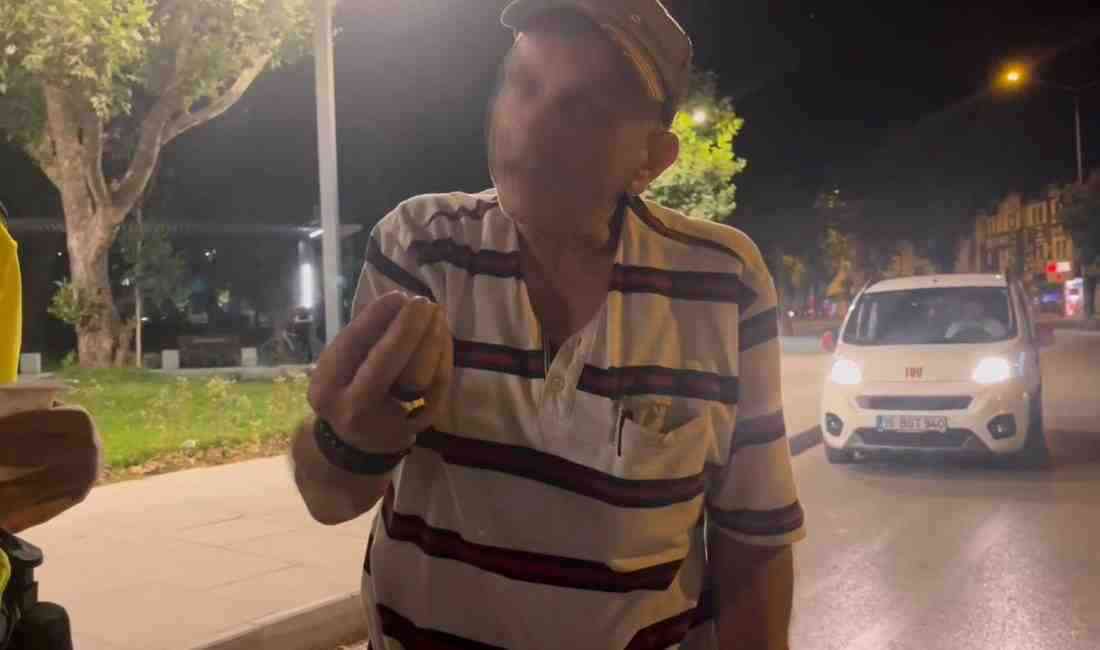 Bursa’nın İnegöl ilçesinde bisikletiyle güçlükle ilerleyen 60 yaşındaki Ali M.,