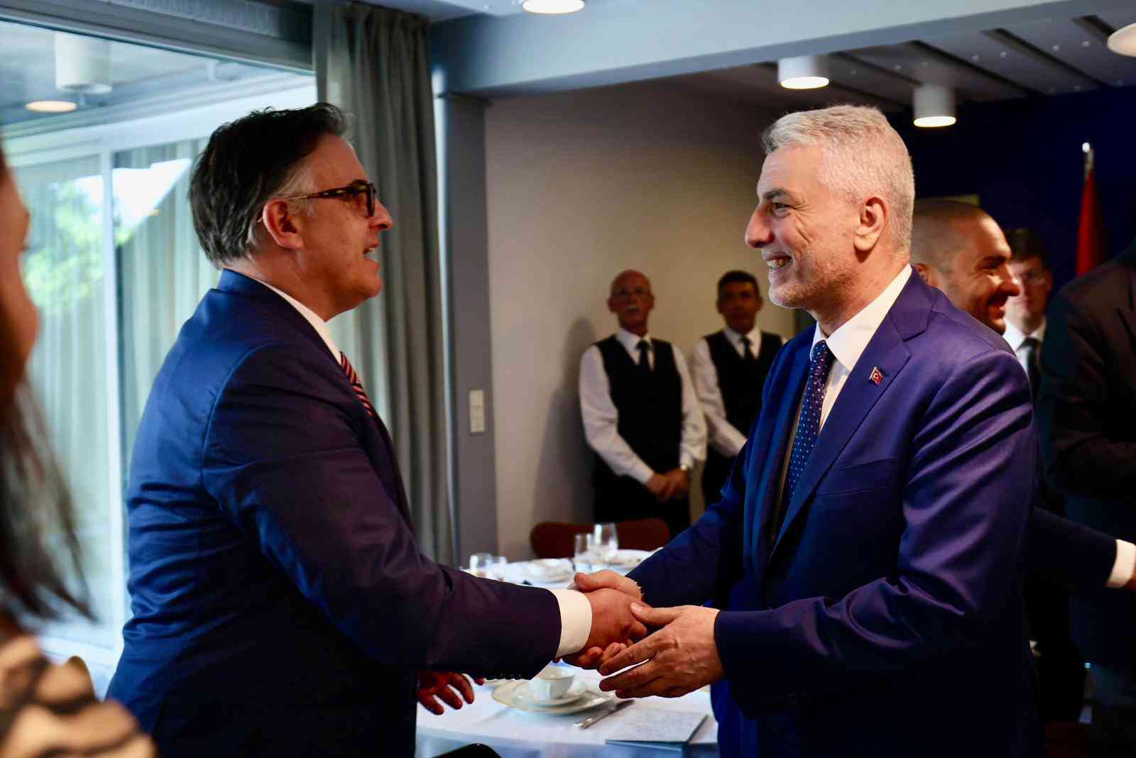 AB Büyükelçileriyle Ankara’da Önemli Buluşma Ticaret Bakanı Ömer Bolat, Ankara’da