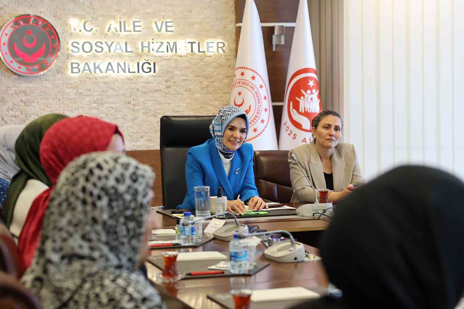 Aile ve Sosyal Hizmetler Bakanı Mahinur Özdemir Göktaş, bakanlıkta şehit