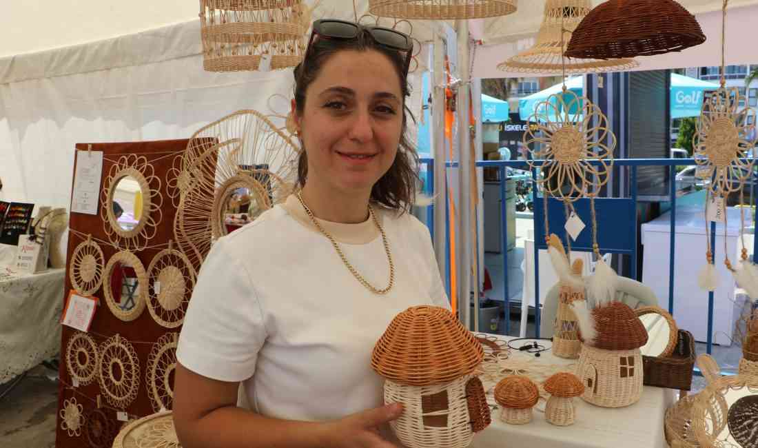 Samsun’da yaşayan 36 yaşındaki Yasemin Köksal, doğal bambu çubukları ve