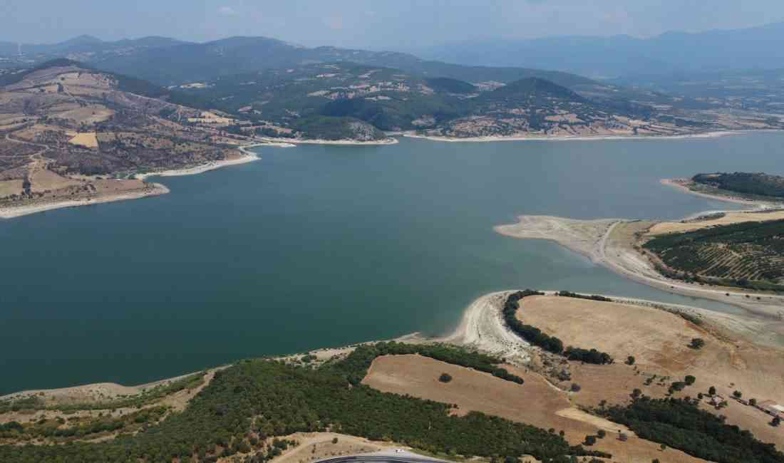 Çanakkale’nin Kaz Dağları’ndan beslenen Bayramiç Barajı, sıcaklık ve kuraklık nedeniyle