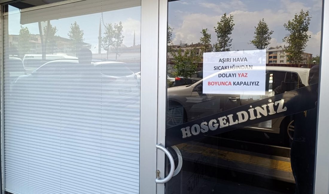 Bingöl’de Sıcak Hava Dalga Etkisini Sürdürüyor: 40 Dereceyi Gösteren Hava Sıcaklığı Yaşamı Olumsuz Etkiliyor Bingöl’de etkili olan sıcak hava dalgası, kenti kavuruyor. Hava sıcaklıklarının