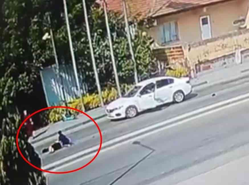 Bursa’nın Nilüfer ilçesinde meydana gelen trafik kazasında, otomobilin çarptığı anne