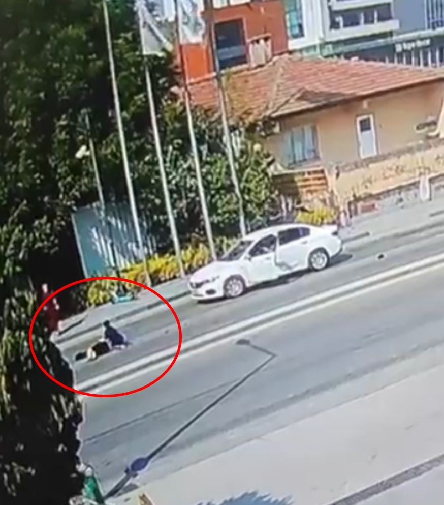 Bursa’nın Nilüfer ilçesinde meydana gelen trafik kazasında, otomobilin çarptığı anne