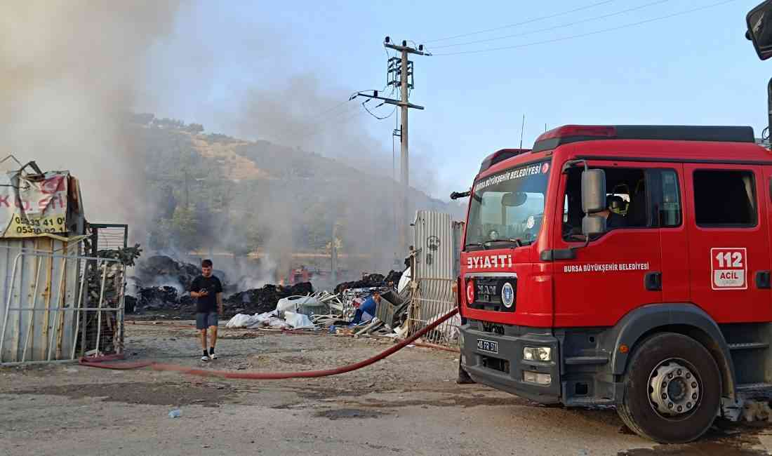 Osmangazi’de Sabah Saatlerinde Yangın Paniği Bursa’nın Osmangazi ilçesi Geçit Mahallesi’nde