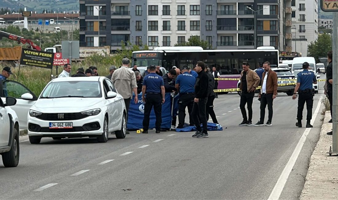Çanakkale’nin İsmetpaşa Mahallesi’nde, boşanma aşamasındaki eşi Zeynep Zan’ı (25) motosikletinin