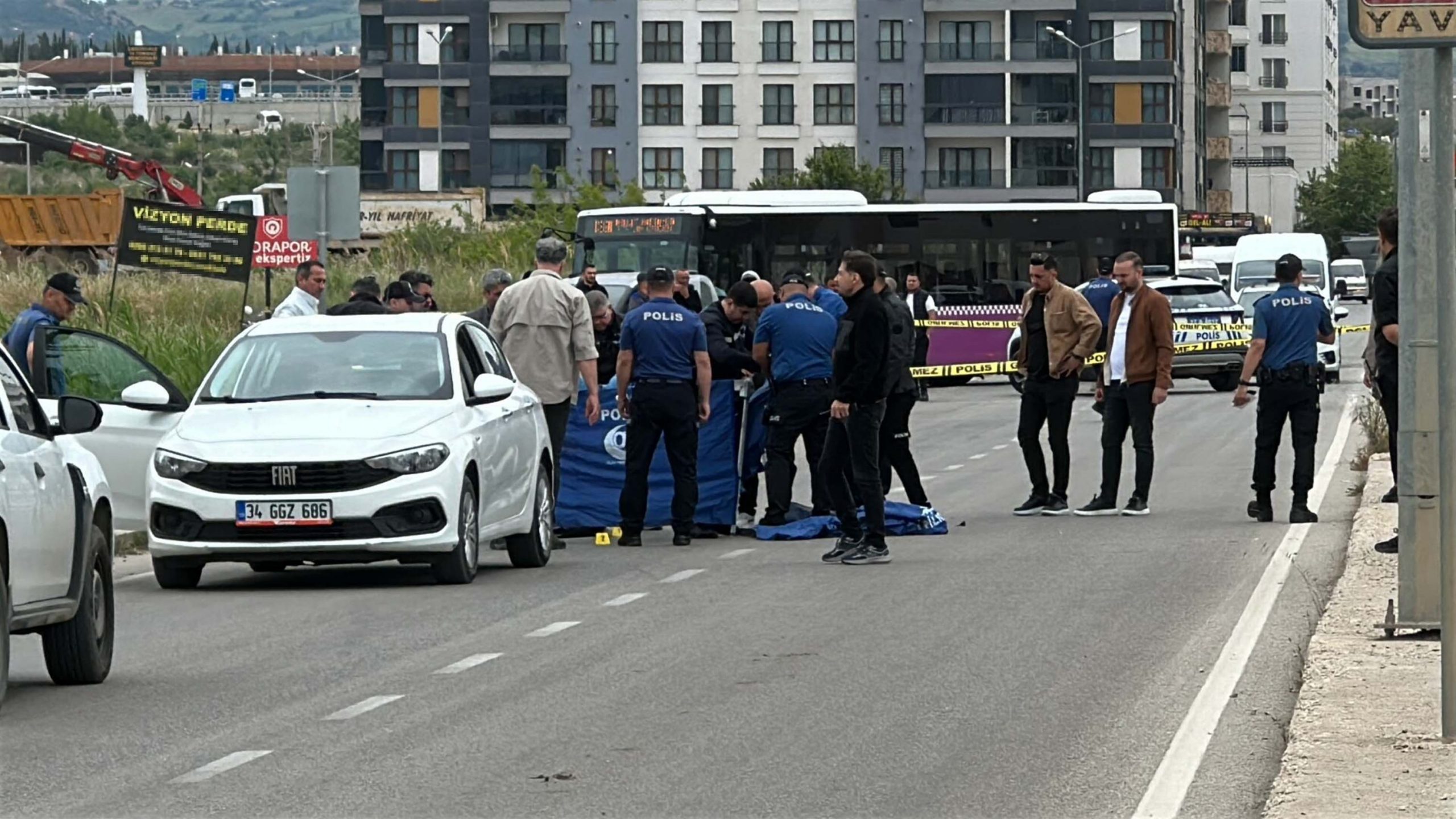 Çanakkale’nin İsmetpaşa Mahallesi’nde, boşanma aşamasındaki eşi Zeynep Zan’ı (25) motosikletinin