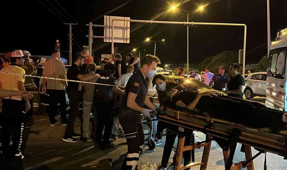Çanakkale’de gece saatlerinde meydana gelen trafik kazasında taksi ile otomobilin
