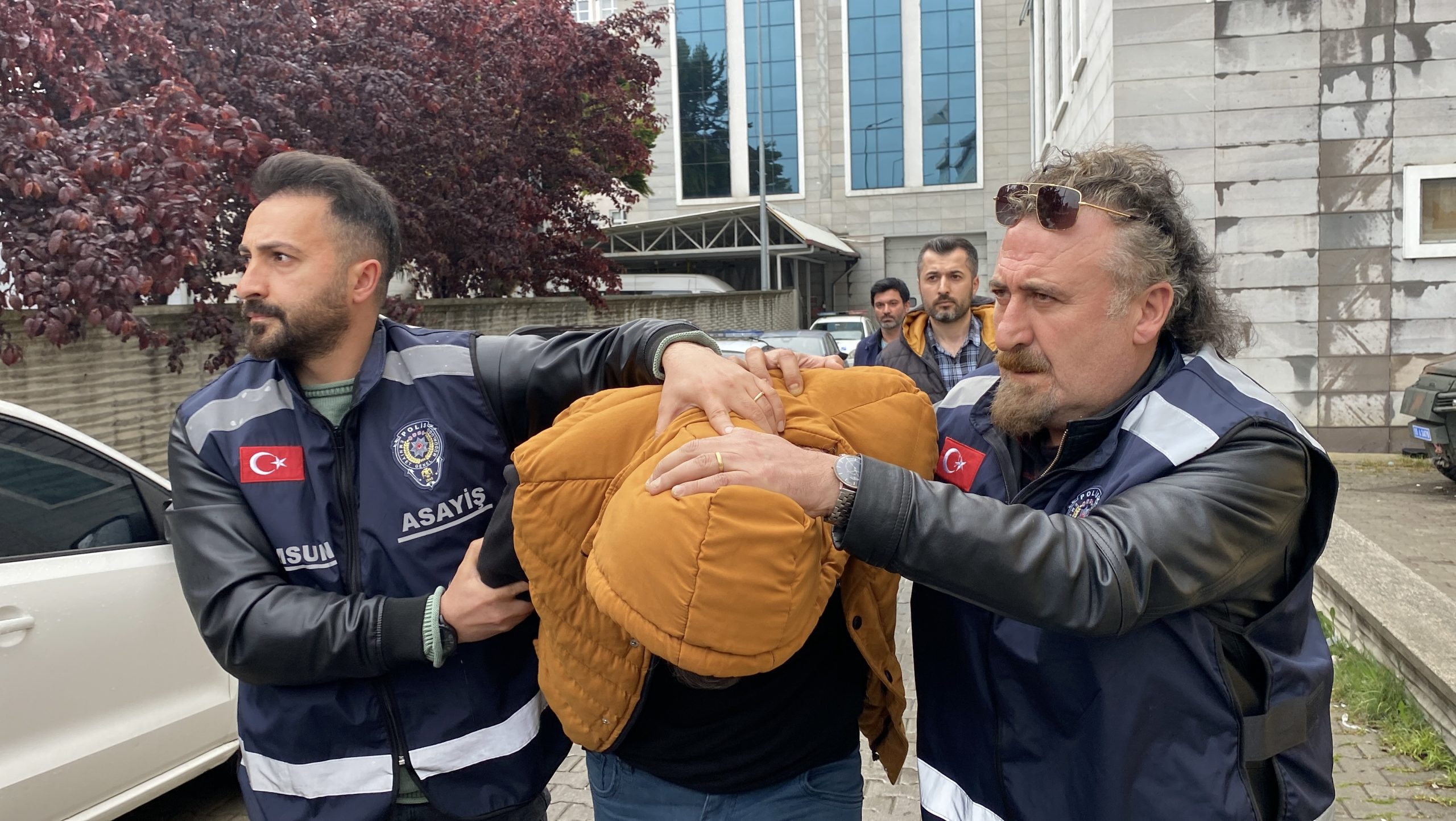 Samsun’un Canik ilçesinde, boşanma aşamasındaki eşi Emine Akpınar’ı tabancayla altı