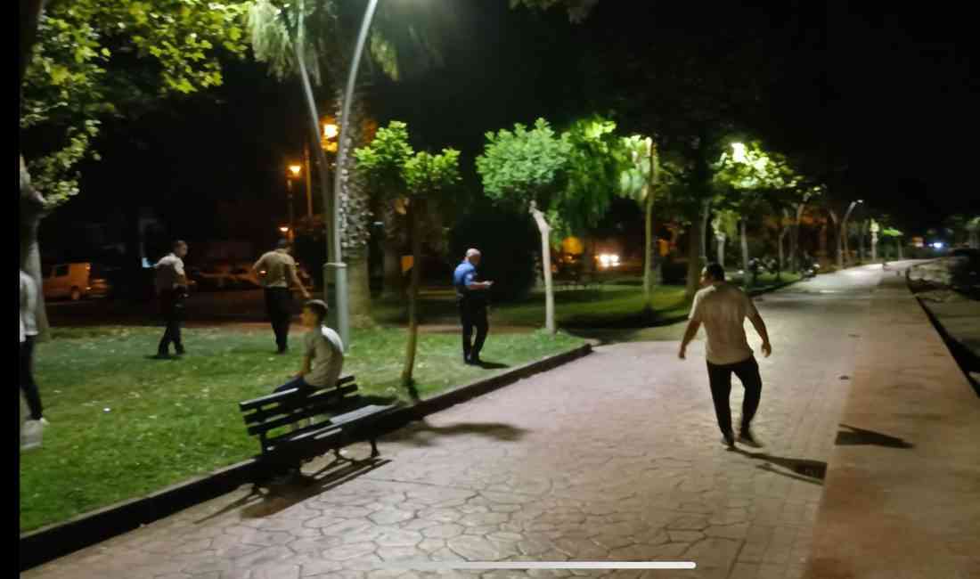 Kocaeli’nin Karamürsel ilçesinde, eşiyle birlikte yürüyen Uğur Deniz (35), daha