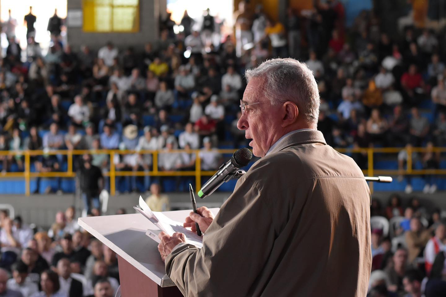 Alvaro Uribe’nin Rüşvet SkandalıKolombiya’nın eski Cumhurbaşkanı Alvaro Uribe, 2002-2010 yılları