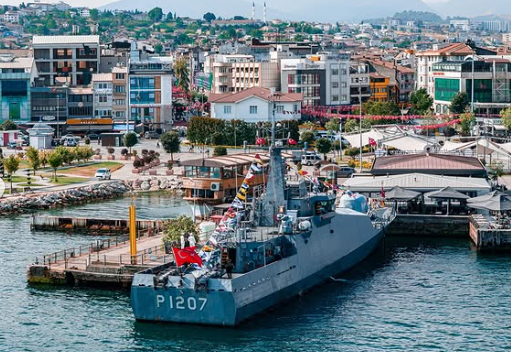 Vali Dr. Hülya Kaya, TCG Tekirdağ Gemisinde İncelemelerde Bulundu Yalova
