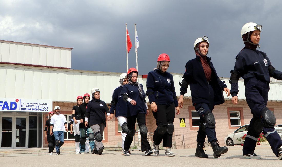 AYAY Öğrencileri Erzurum AFAD’da Sahaya İndi: Enkazda Birebir Arama-Kurtarma Eğitimi Türkiye’nin farklı illerinden gelen Sağlık Bilimleri Fakültesi Acil Yardım ve