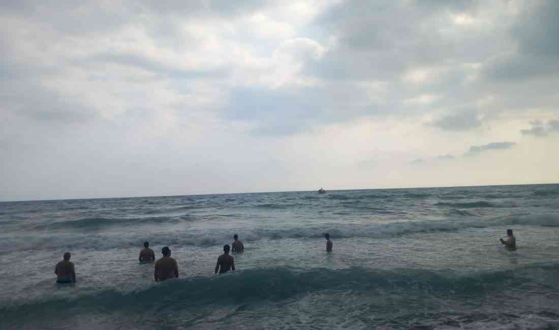 Çevlik Plajı’nda Panik Dolu AnlarHatay’ın Samandağ ilçesine bağlı Çevlik Plajı’nda,