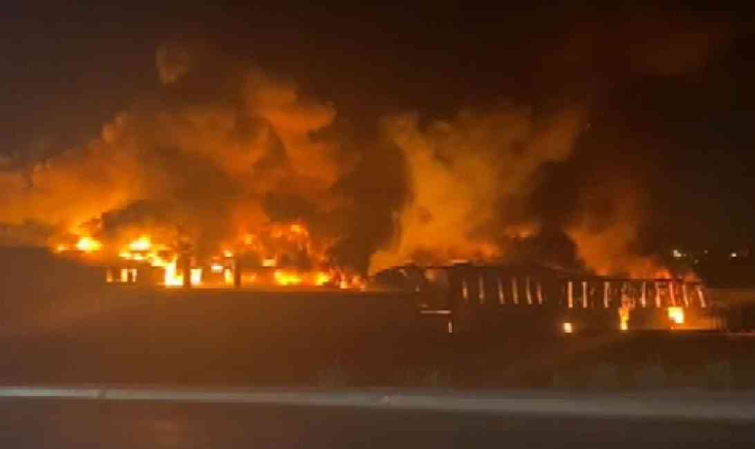 Gece Yarısı Başlayan Yangın, Ekipleri Seferber Etti İstanbul’un Arnavutköy ilçesinde