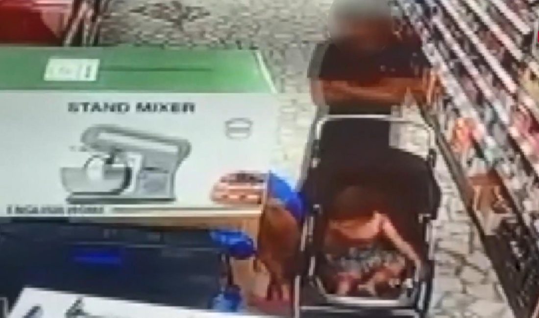 Avcılar’da çocuklarıyla geldi, bebek arabasında hırsızlık yaptı Market alışverişi yapar gibi davranan kadın, reyonlardan topladığı ürünleri bebek