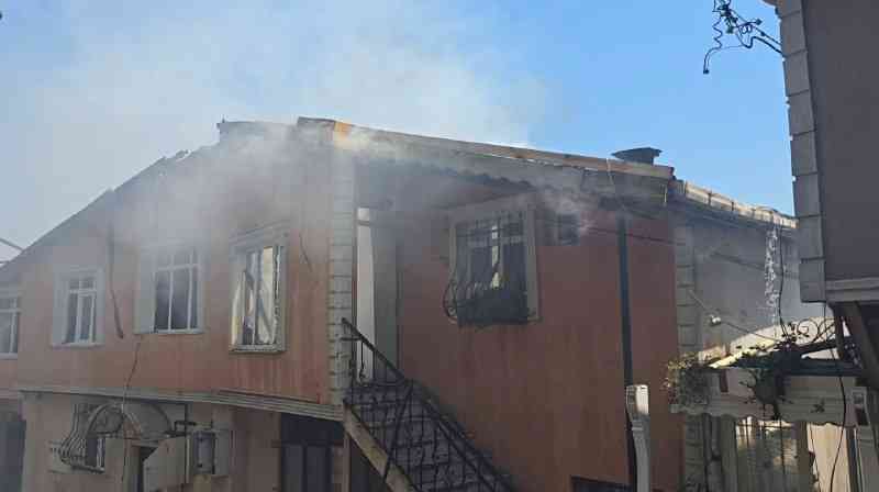 İstanbul Beykoz’da üç katlı bir apartmanın çatısında tadilat sırasında çıkan
