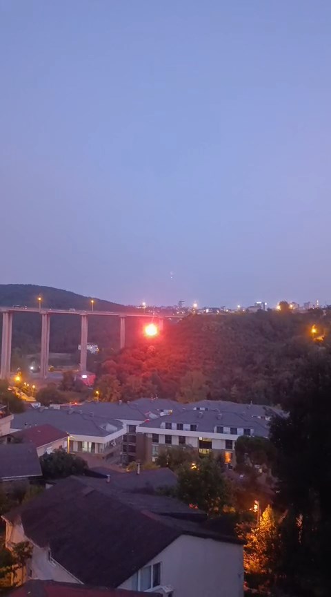 Beykoz’da İşaret Fişeği Yangına Sebep OlduBeykoz Çiğdem Mahallesi’ndeki ormanlık alanda