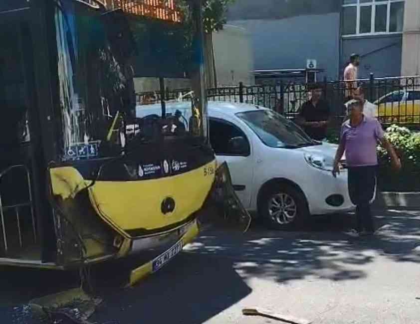 İstanbul Beyoğlu’nda, Tarlabaşı Bulvarı üzerinde seyir halindeki bir İETT otobüsünün