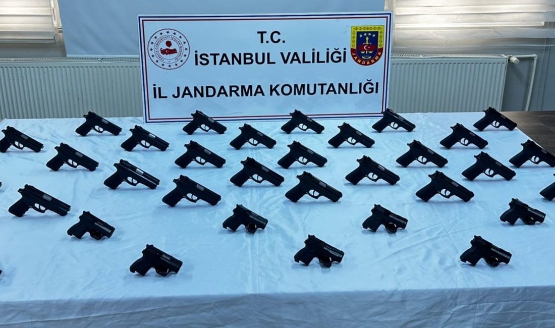 Eyüpsultan’da Silah Kaçakçılarına Büyük Darbe: 50 Adet Ruhsatsız Tabanca Ele Geçirildi Eyüpsultan İlçe Jandarma Komutanlığı, yaklaşık bir ay süren takibin ardından