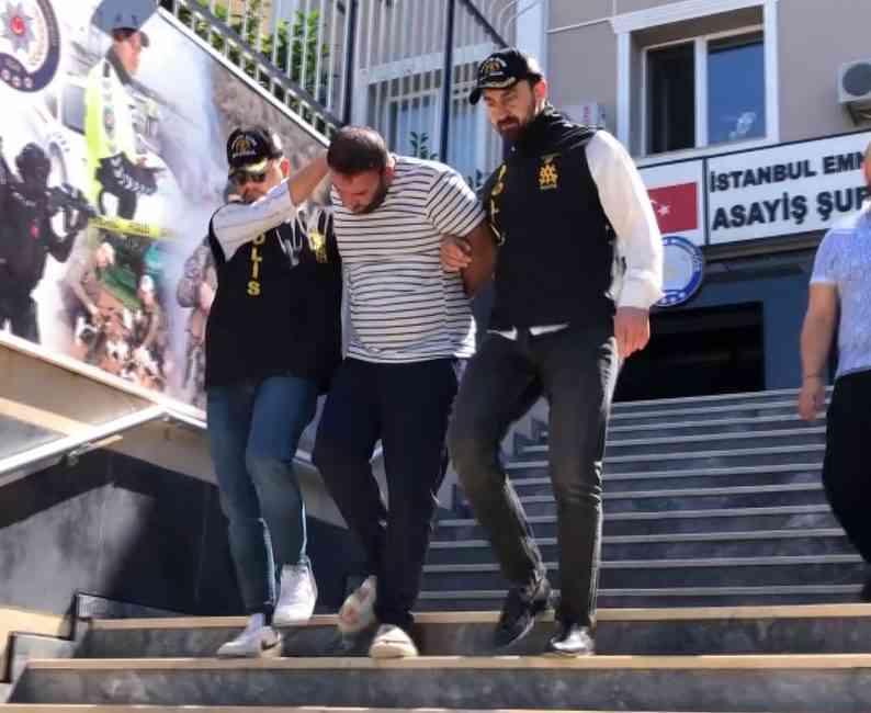 Kuyumcunun Kepengini Şifreyle Açıp Camını Kırdılarİstanbul Fatih’te Molla Fenari Mahallesi,