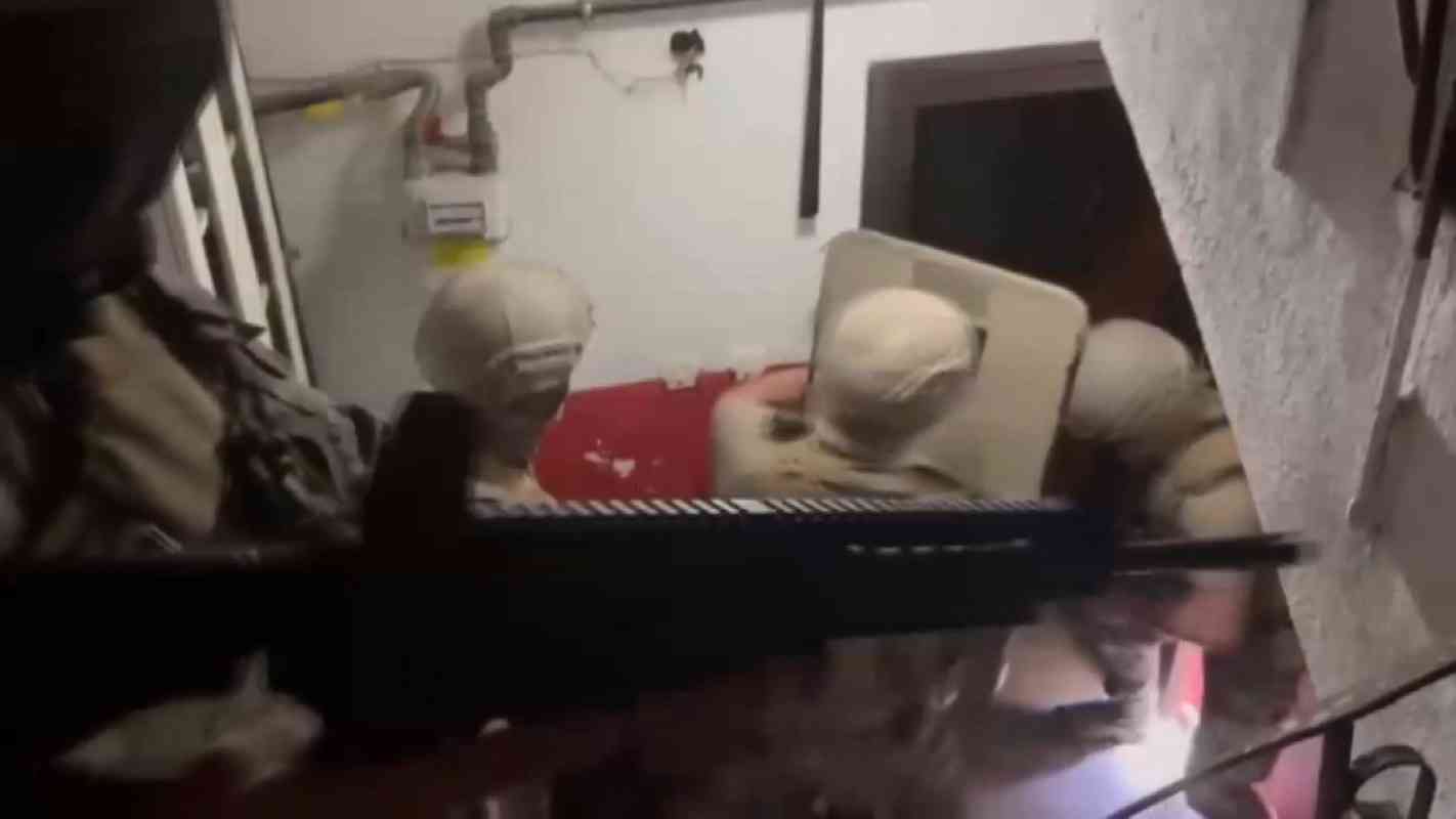 İstanbul’da iş yerlerini kurşunlayarak haraç almaya çalışan organize suç şebekesine