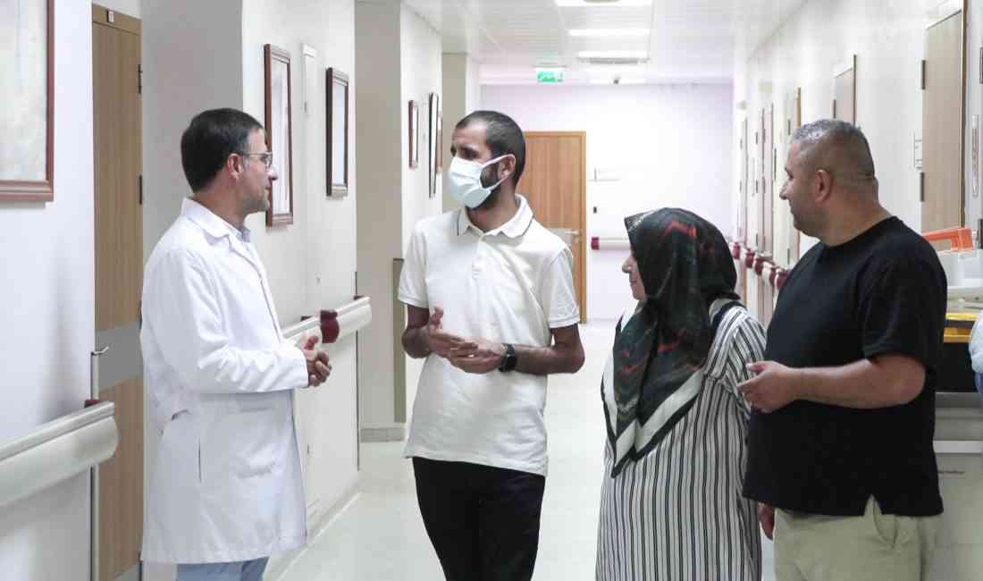 32 yaşındaki Önder Duman, kalp yetmezliği nedeniyle ECMO cihazı desteğiyle