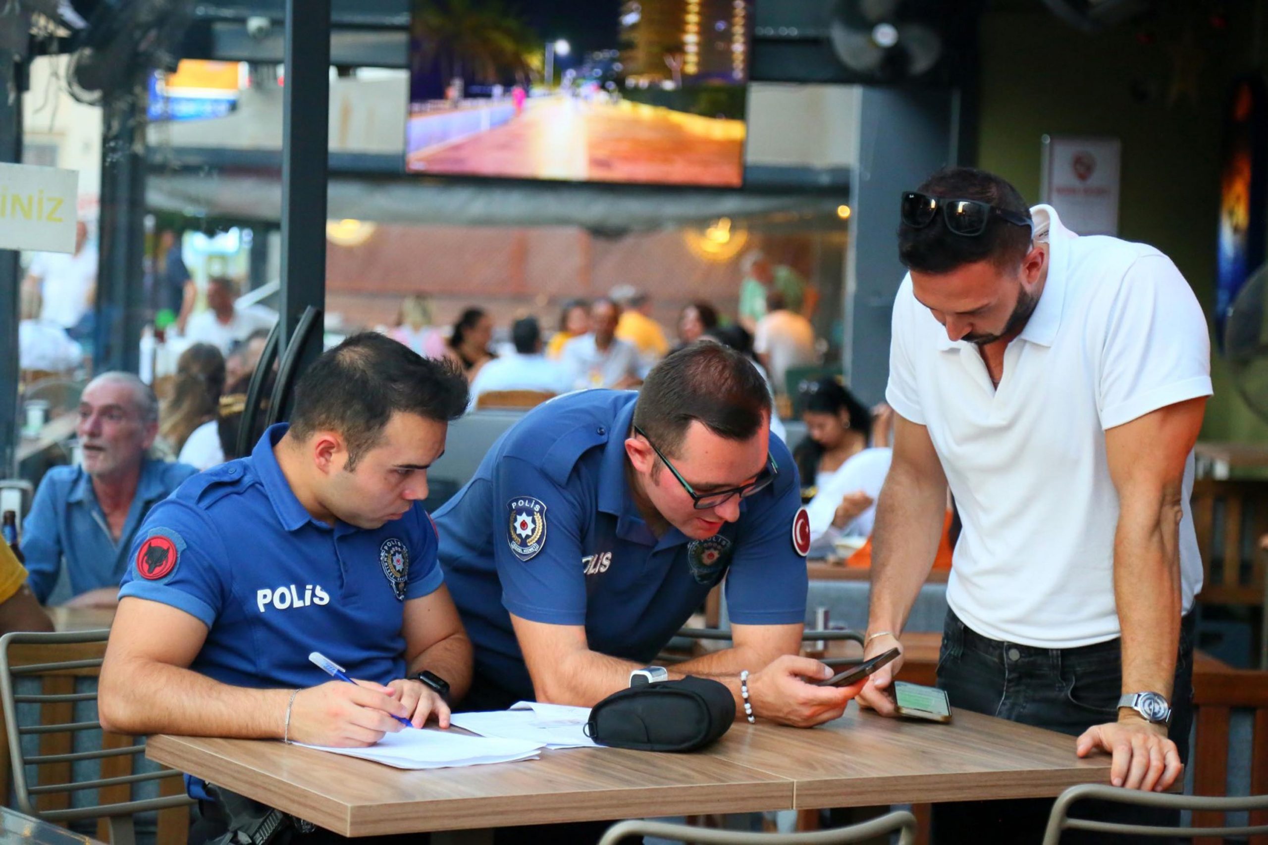 Sigara Yasağına Uymayan İşletmelere Ceza Kesildiİzmir’de İl Sağlık Müdürlüğü koordinasyonunda,