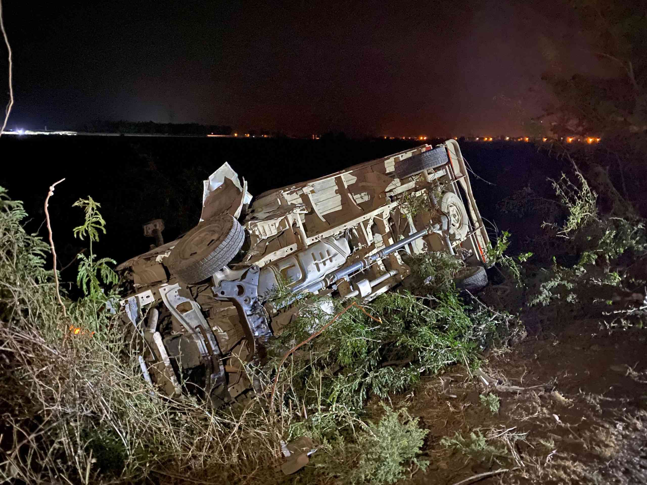 Otomobil Demir Yığınına Döndü, Kamyonet Şarampole Devrildi Adana’nın Ceyhan ilçesinde