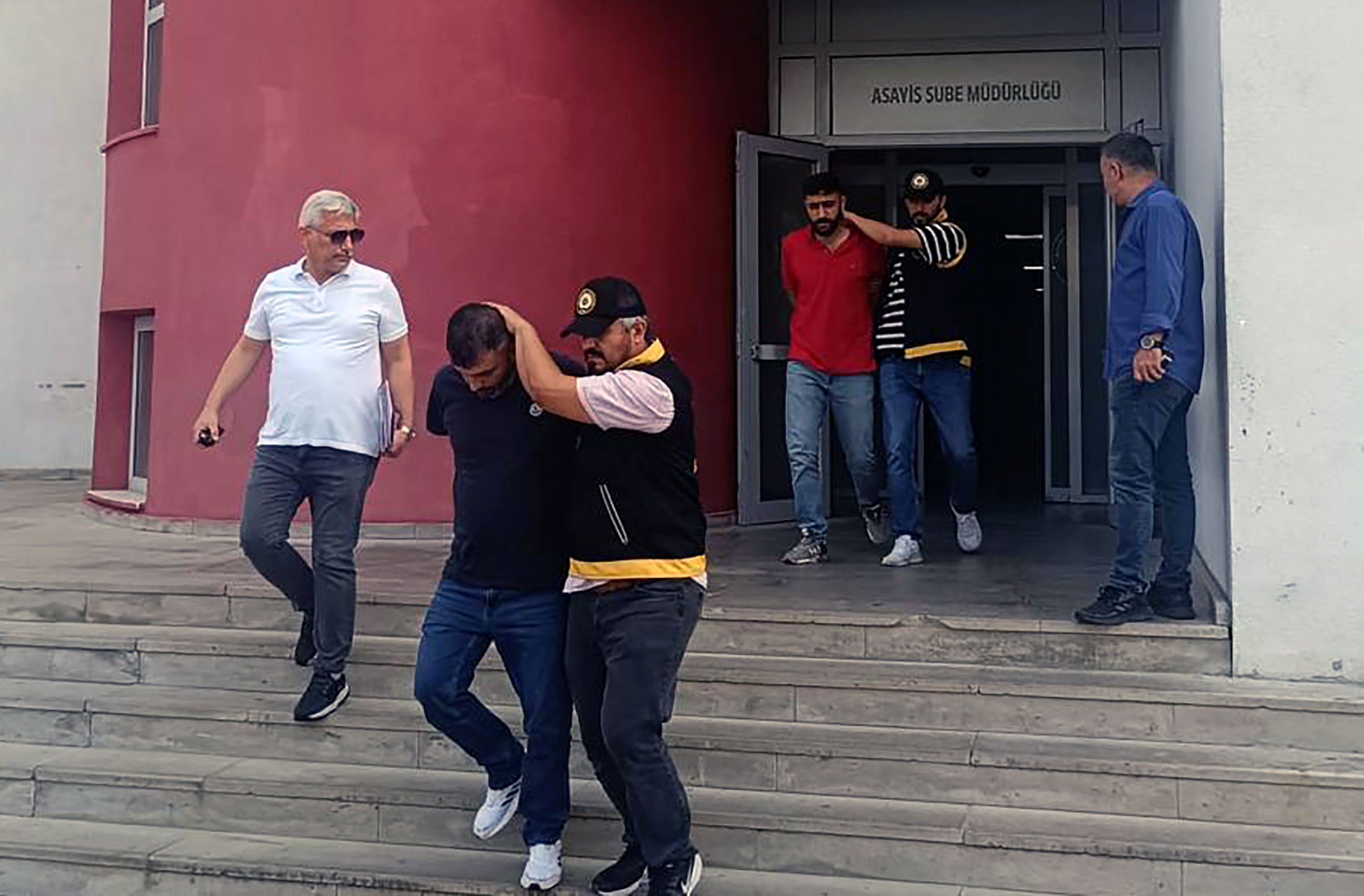 Kendilerini Polis Olarak TanıttılarAdana’nın Çukurova ilçesinde, 70 yaşındaki emekli Arif
