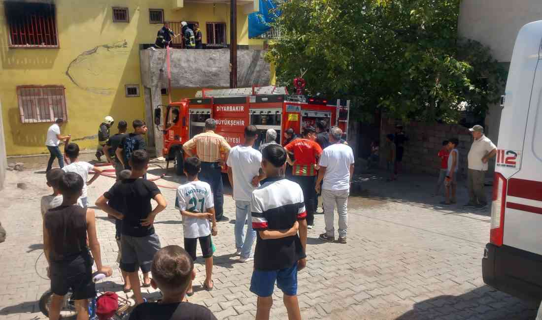 Diyarbakır’ın Yenişehir ilçesinde, 2 katlı bir müstakil evin üst katında