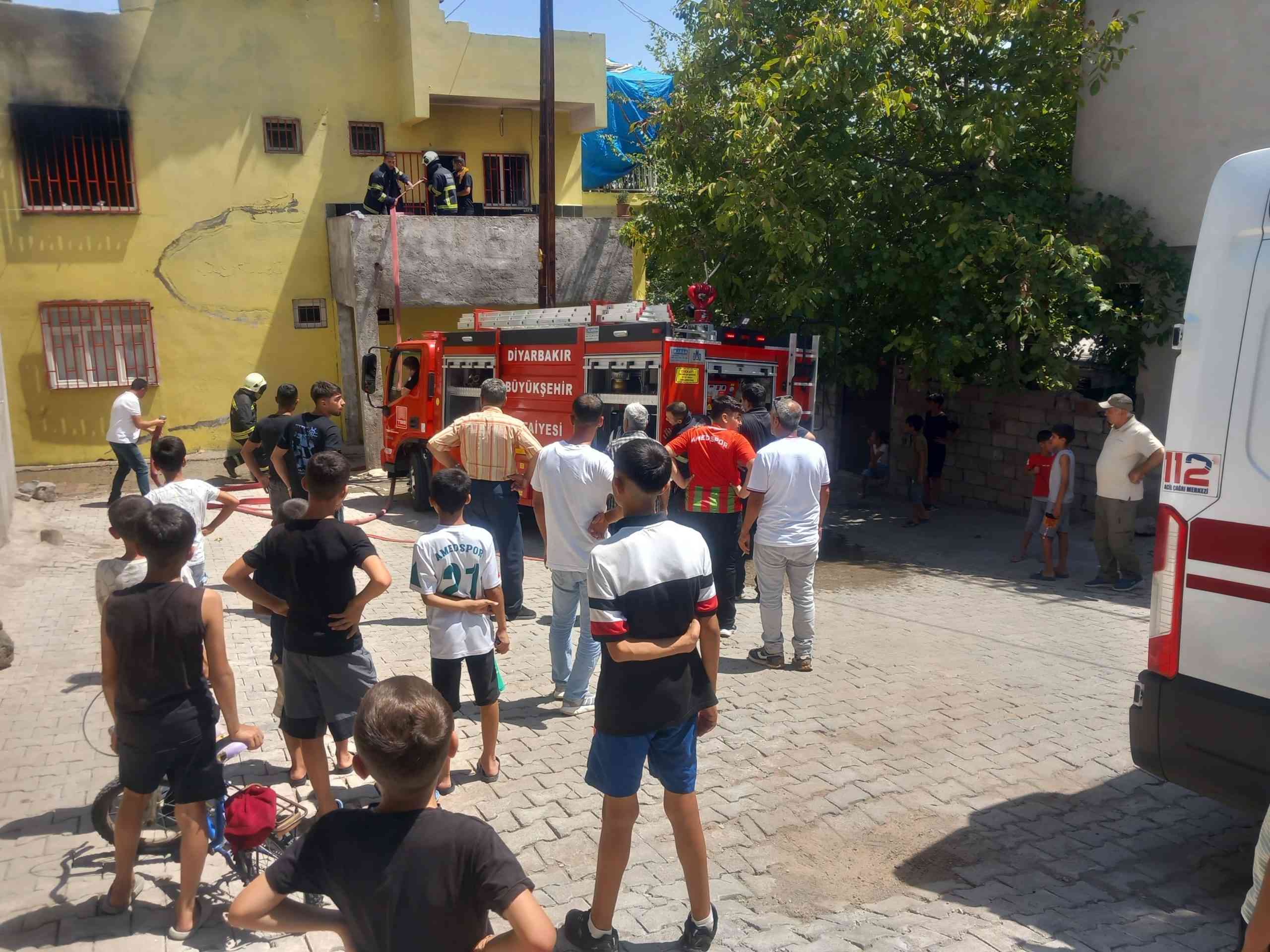 Diyarbakır’ın Yenişehir ilçesinde, 2 katlı bir müstakil evin üst katında