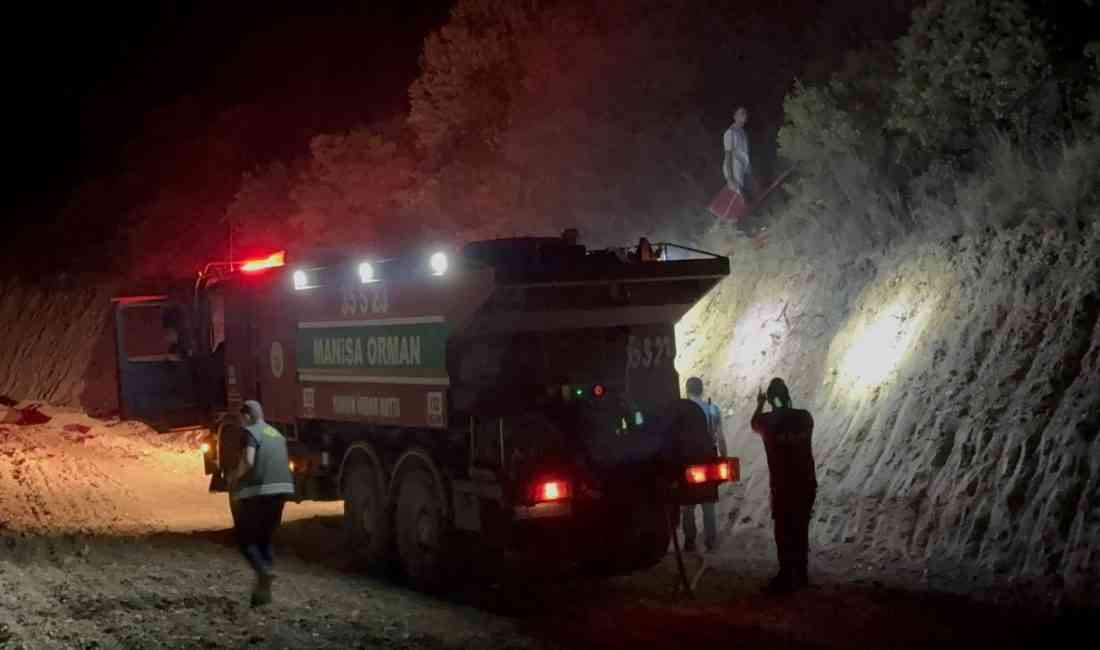 Manisa’nın Turgutlu ilçesinde, gece saatlerinde çıkan orman yangını, hızla müdahale