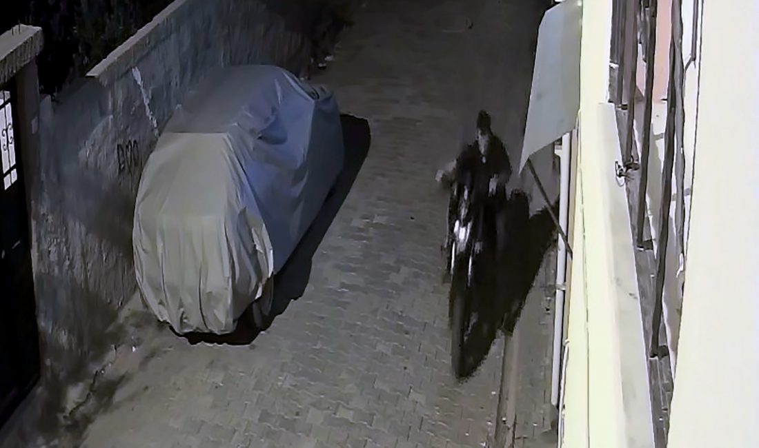 Adana’nın Yüreğir ilçesinde, 23 yaşındaki Kerem Y., bir motosikleti çalarak