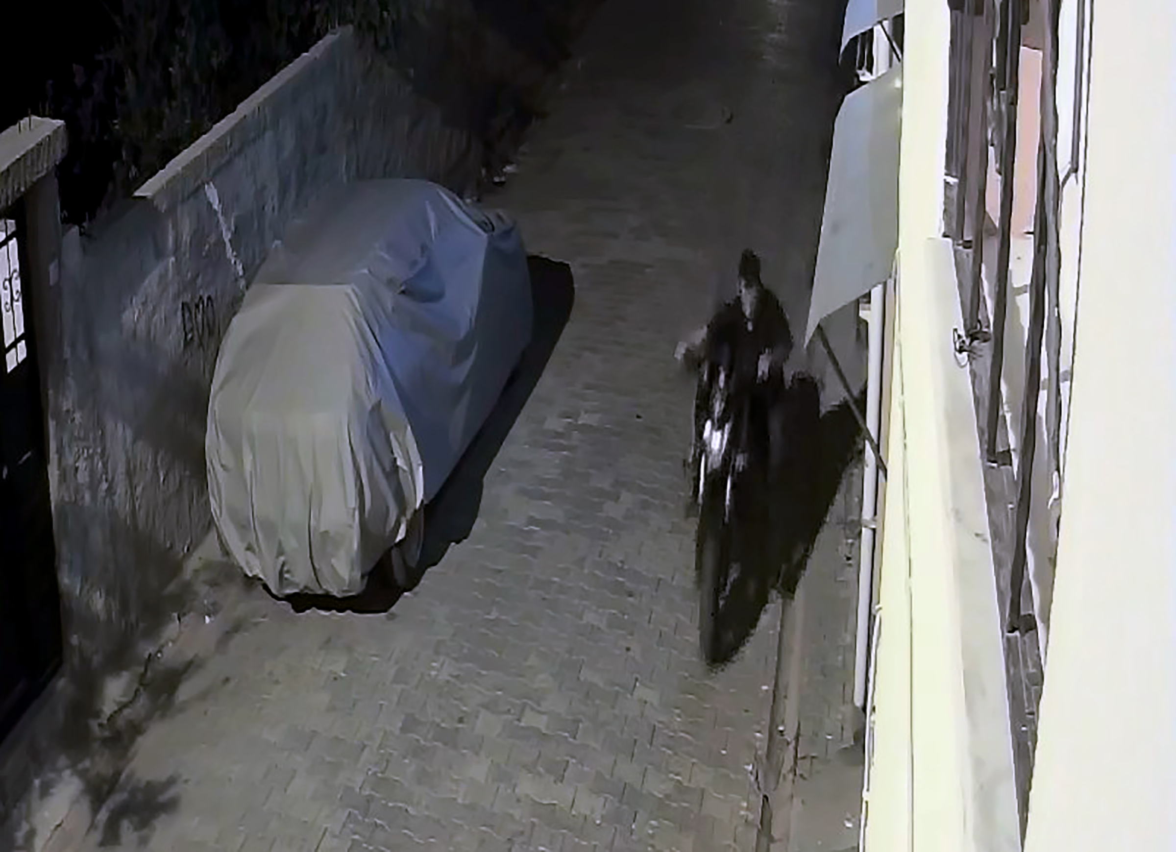 Adana’nın Yüreğir ilçesinde, 23 yaşındaki Kerem Y., bir motosikleti çalarak
