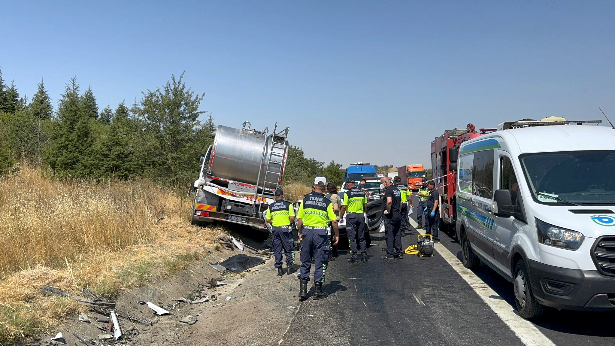 Tekirdağ’ın Çorlu ilçesinde TEM Otoyolu’nda meydana gelen trafik kazasında 4