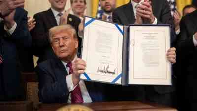 ABD Başkanı Donald Trump, TikTok’un ülkedeki faaliyetlerinin Amerikalı yatırımcıların kontrolüne