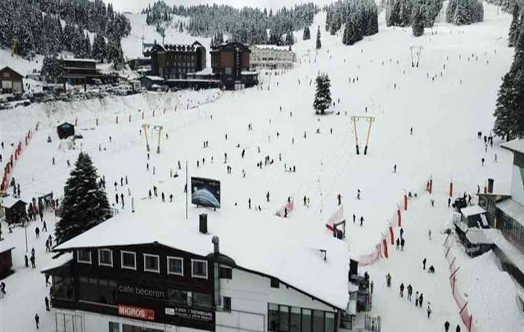 Bursa’nın Uludağ bölgesinde, kayak severler tarafından “beyaz cennet” olarak bilinen