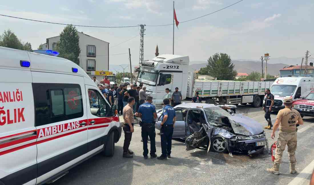 Yol Yapım Çalışmaları Nedeniyle Tek Şeride Düşen Yolda Kaza Meydana