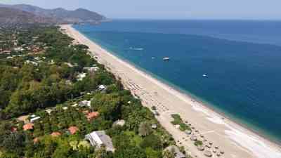Antalya’nın Kemer ilçesine bağlı Çıralı, doğal güzellikleri ve sakin atmosferiyle