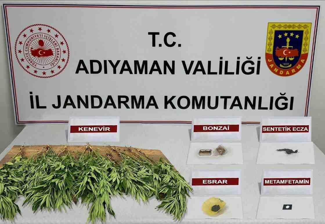 Adıyaman’da jandarma ekiplerinin düzenlediği geniş çaplı uyuşturucu operasyonunda 15 kişi