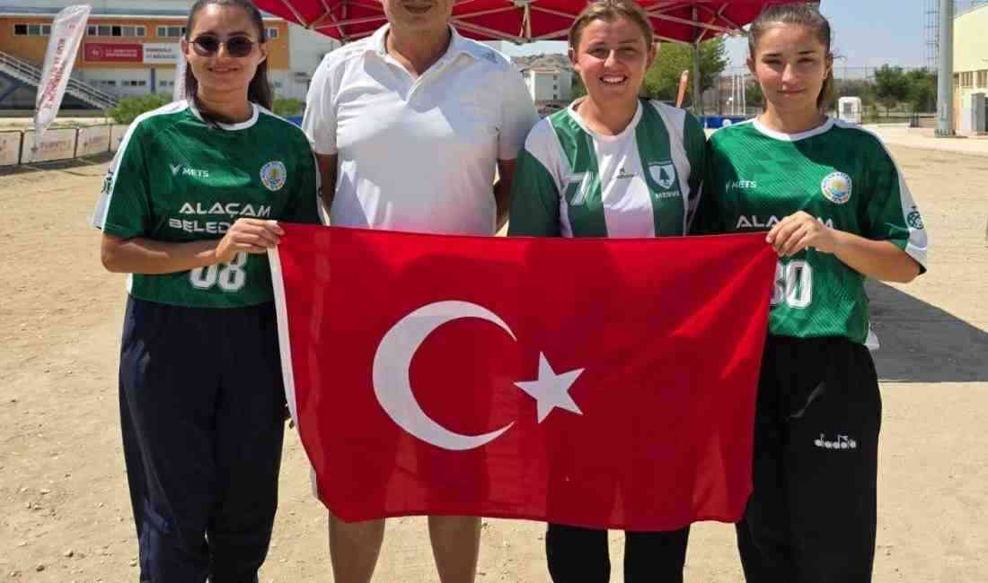 Samsun’un Alaçamspor Bocce Takımı sporcuları Merve Deniz, Yağmur Tosun ve