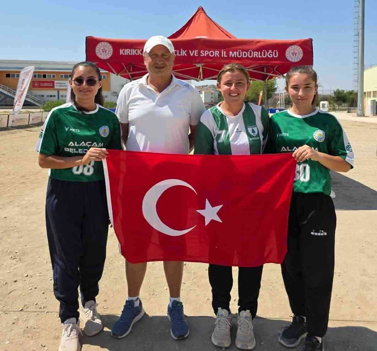 Samsun’un Alaçamspor Bocce Takımı sporcuları Merve Deniz, Yağmur Tosun ve