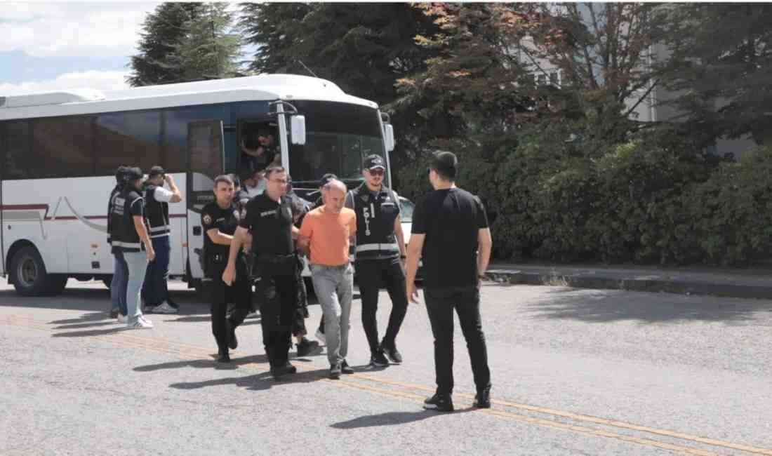 Ankara’da Etimesgut ve Sincan ilçelerinde esnafı tehdit ederek haraç topladığı