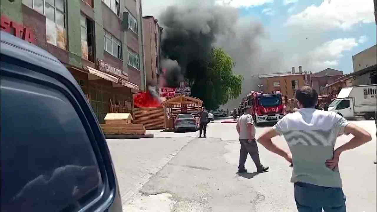 Mobilya ve dekorasyon atölyelerinin bulunduğu bölgede çıkan yangın kısa sürede