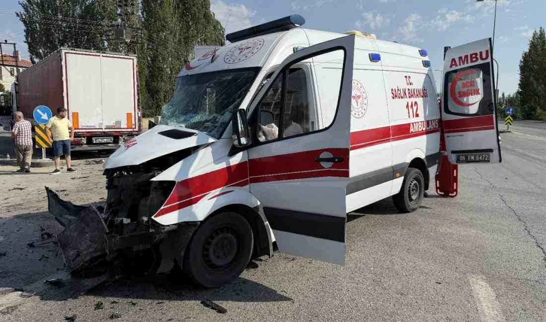 Ankara Çubuk’ta Ambulans ile TIR Çarpıştı: 3’ü Sağlık Personeli 5 Yaralı Hasta Taşıyan Ambulans Kavşakta TIR’la ÇarpıştıAnkara’nın Çubuk ilçesinde sabah saatlerinde